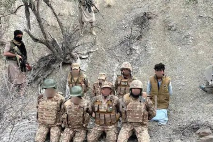 17 Pakistani soldiers captured